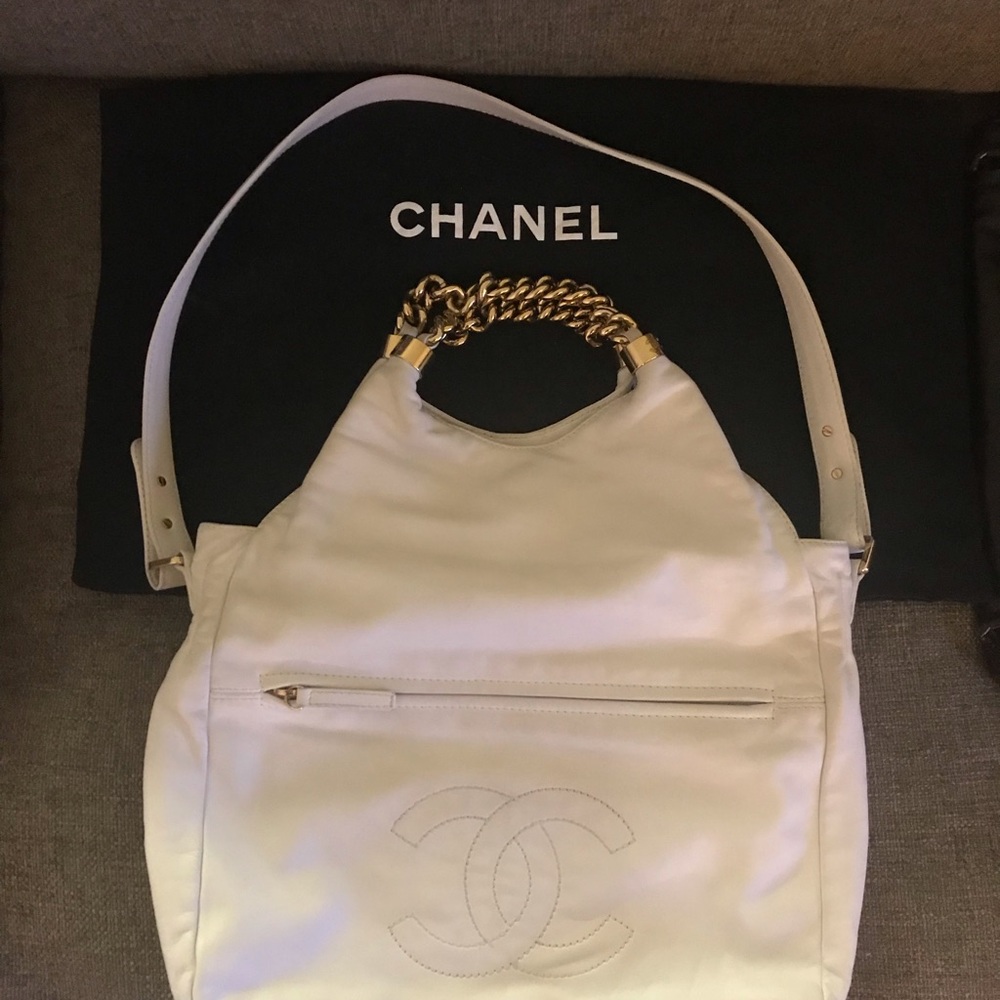 Chanel bag white great condition w/ dust bag